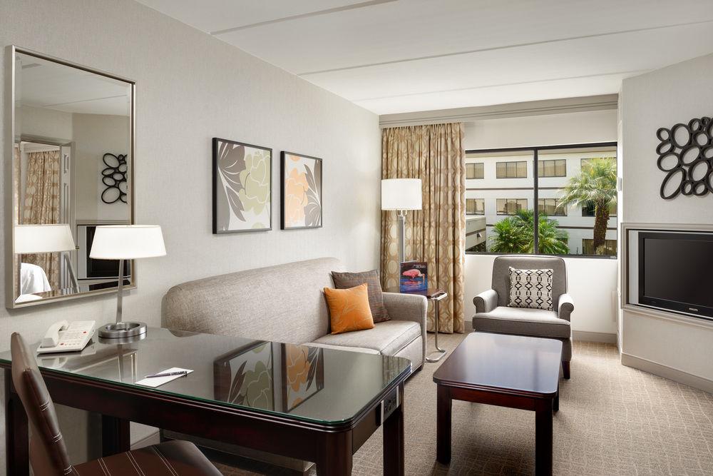 Sheraton Suites Orlando Airport Hotel Bagian luar foto