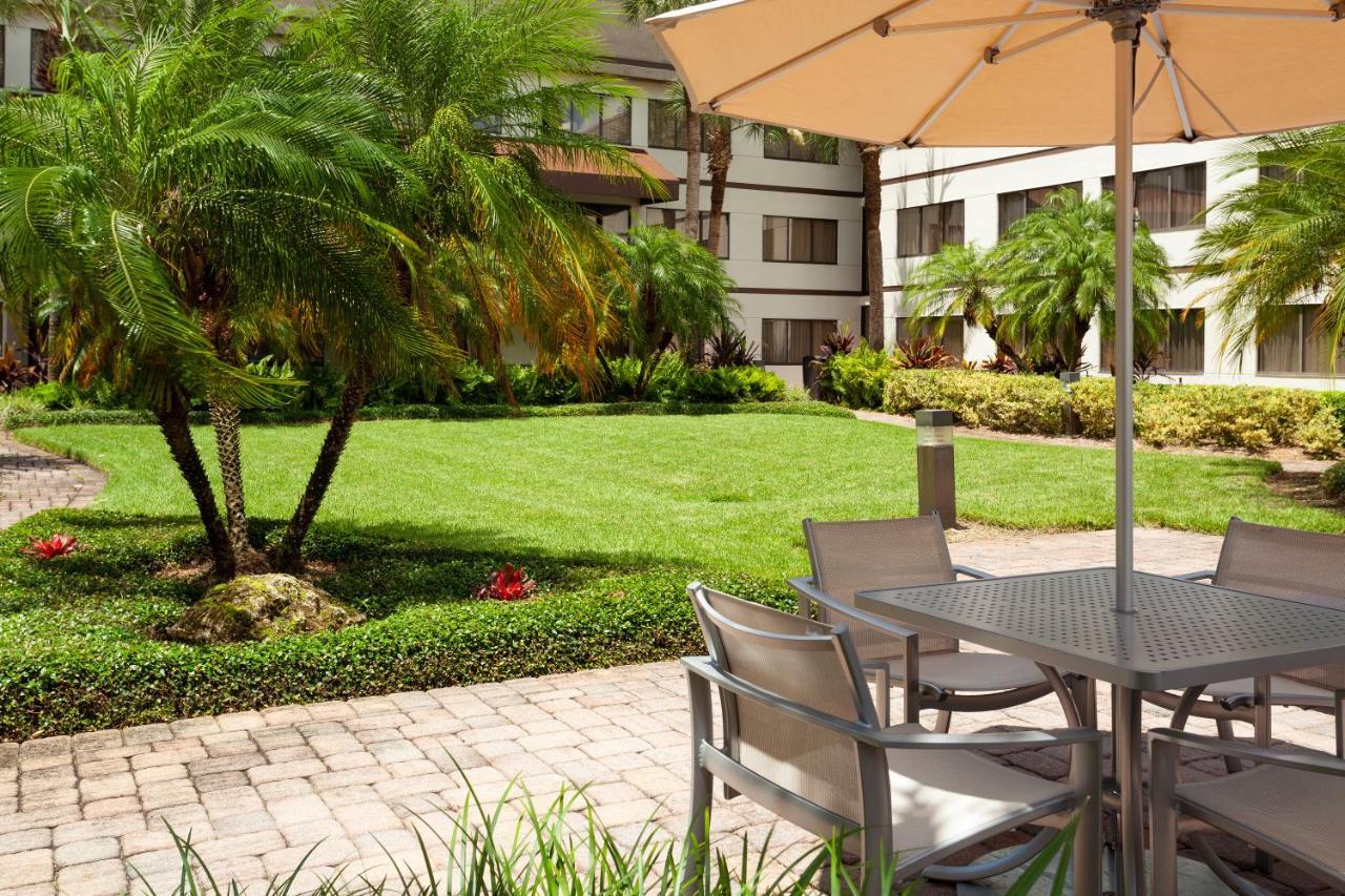 Sheraton Suites Orlando Airport Hotel Bagian luar foto